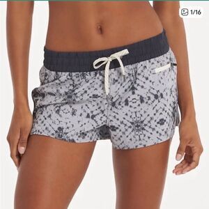 Vuori Clementine Running Shorts, Style VW304, Grey Shibori, Women's Size large